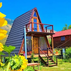Campsite Life On The Farm, Nepravishte